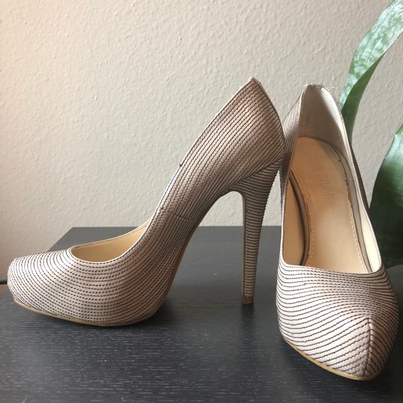 Nude Patent Leather Hidden Pumps - Picture 2 of 8